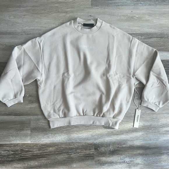 NWT Fear of God Essentials Core Crewneck in Silver Cloud - Picture 4 of 12